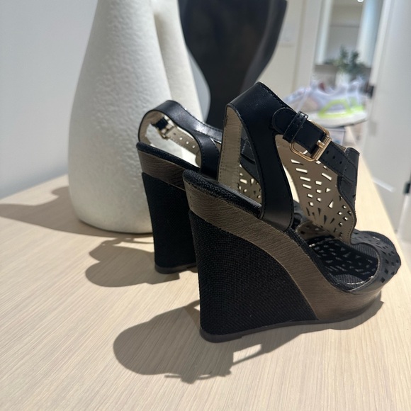 Bucco Capensis laser cut wedge sandal - Picture 3 of 6